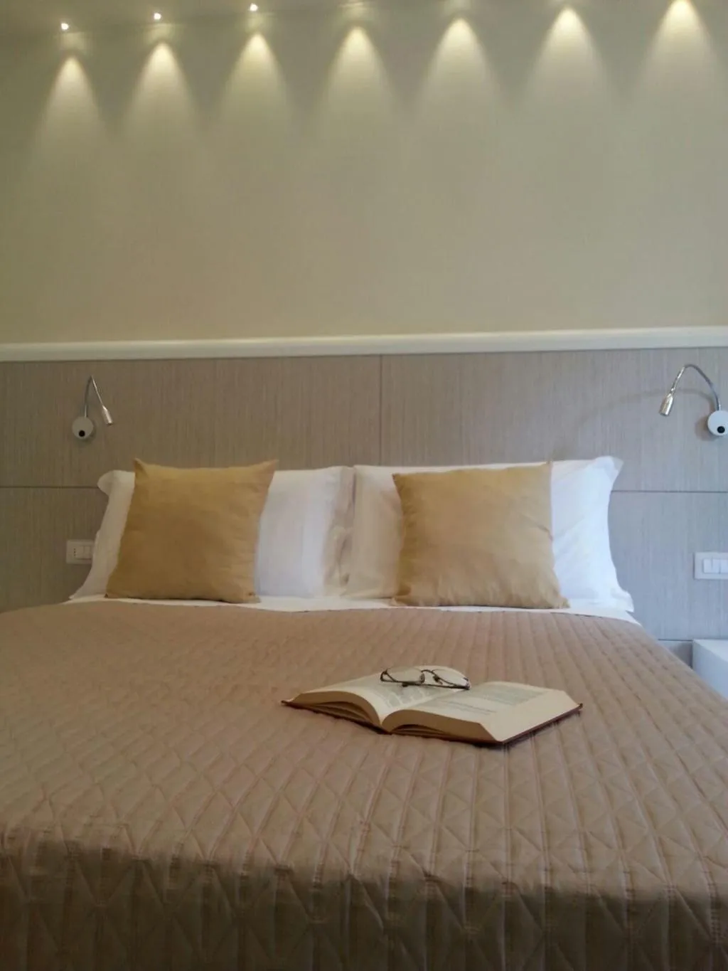 Room, Giardino Sorrentino, Naples