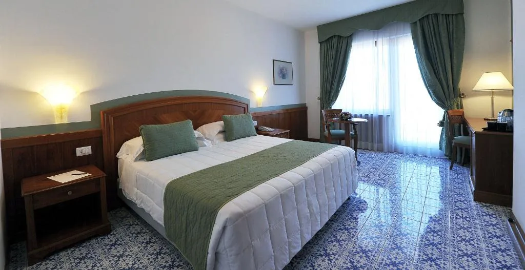 DOUBLE SUPERIOR SEA VIEW Room, Grand Hotel Cesare Augusto, Naples