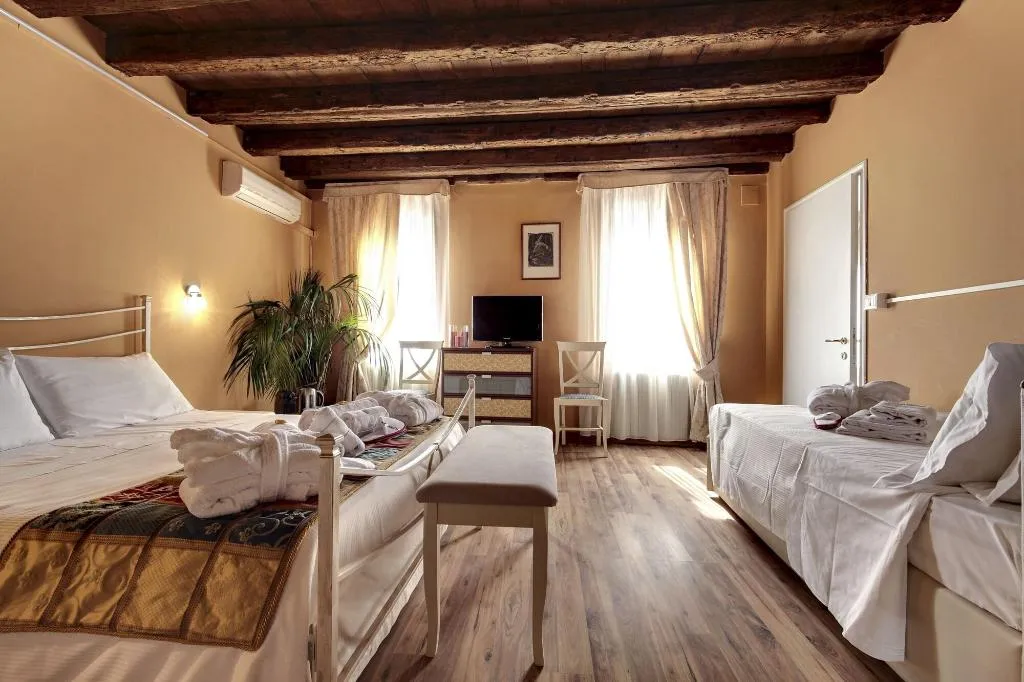 Room, Ca' Riza, Venice