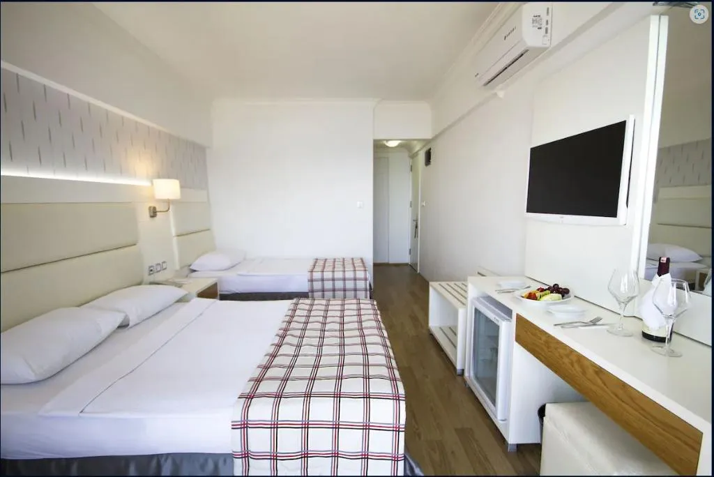 Room, Yunus, Dalaman