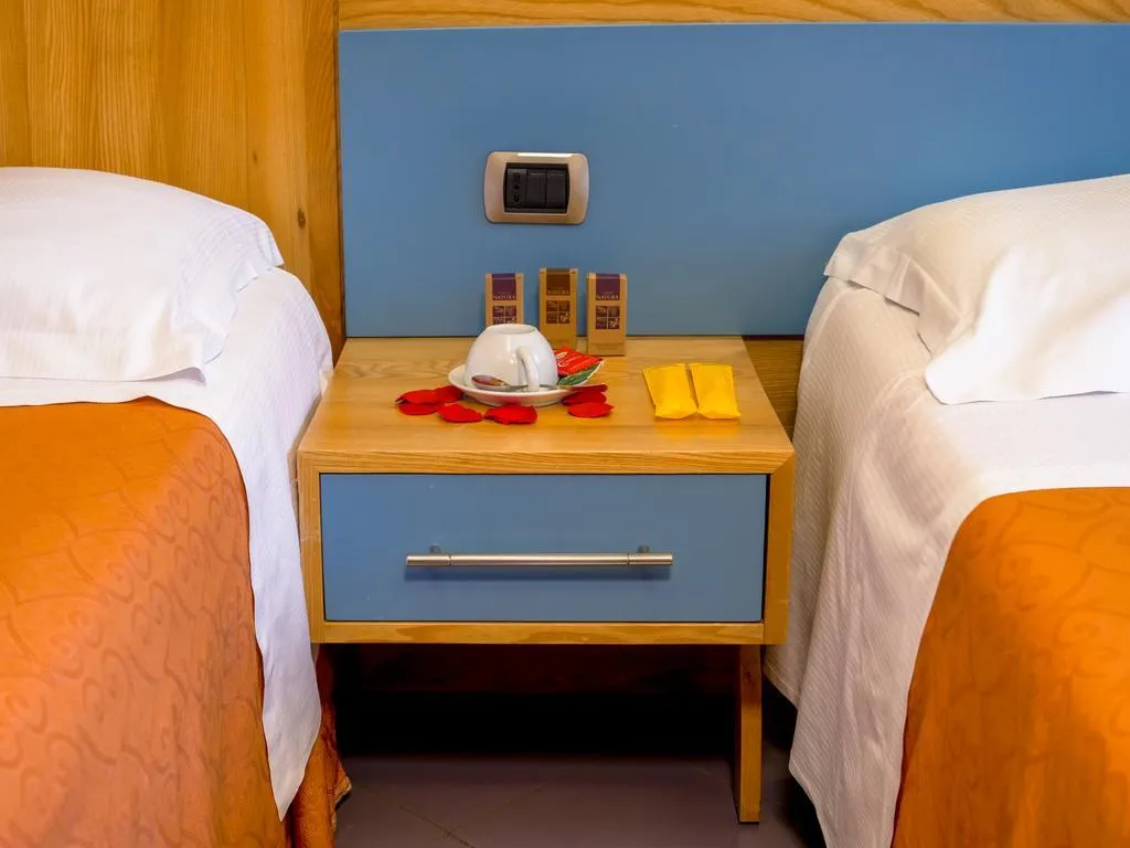TRIPLE STANDARD Room, Hotel Diana Pompei, Naples