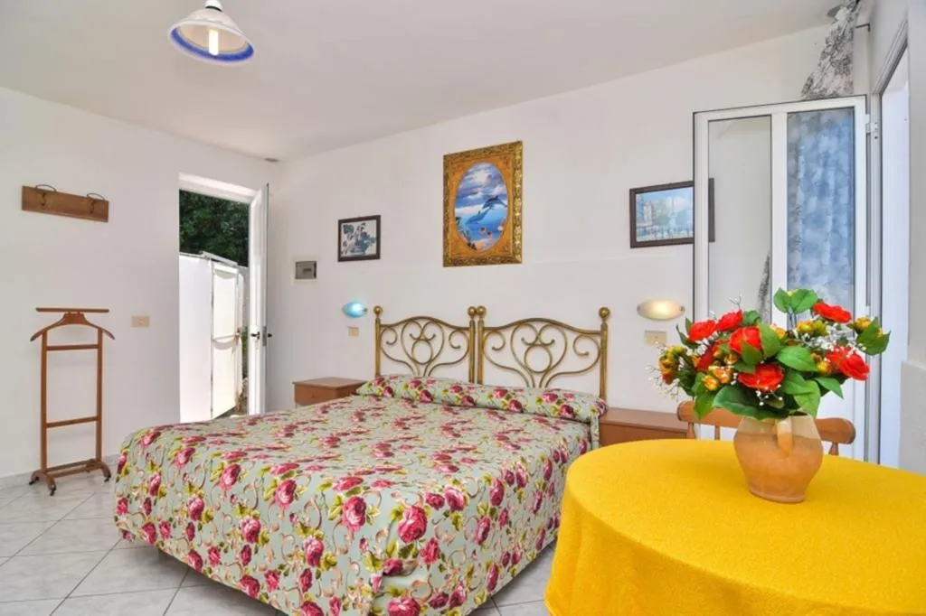 Room, Villa Fiorentina, Naples