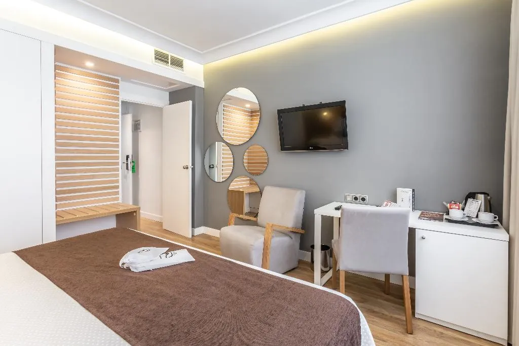 DOUBLE SINGLE USE STANDARD Room, Monte Carmelo, Seville