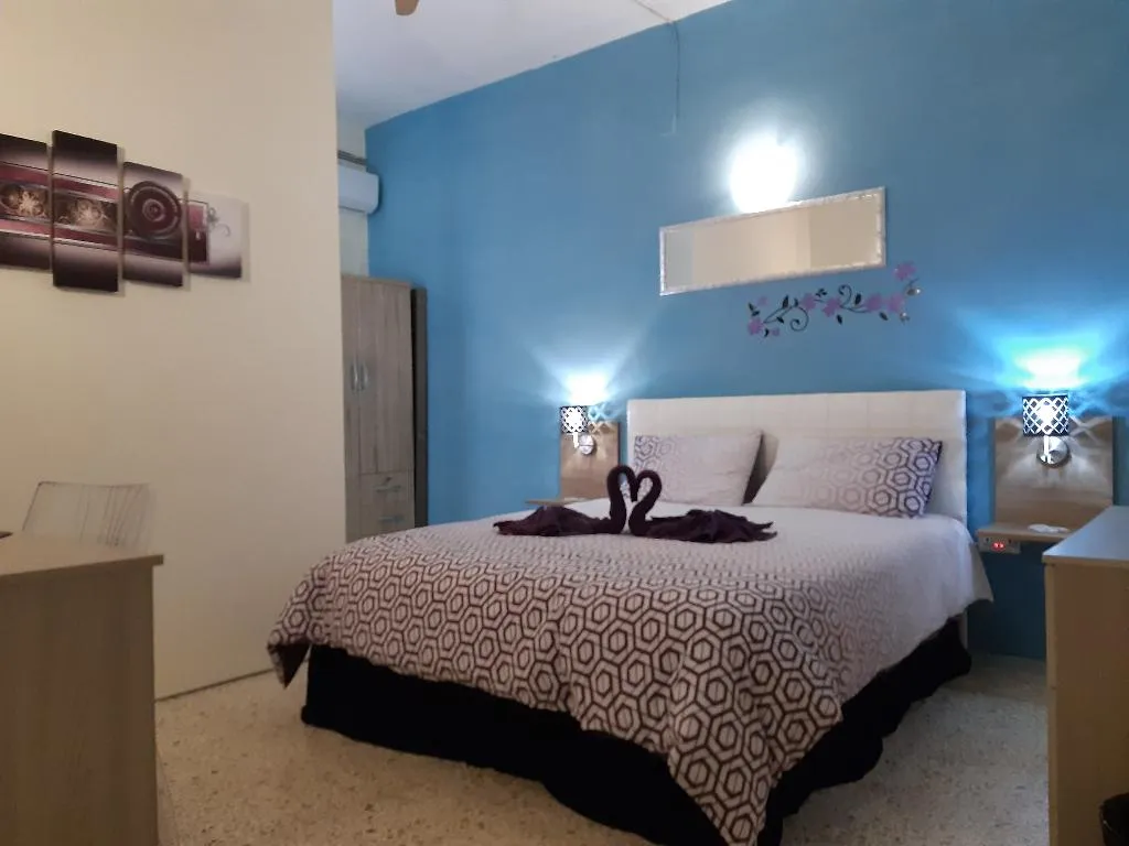 TRIPLE STANDARD Room, Tarona Guesthouse, Malta