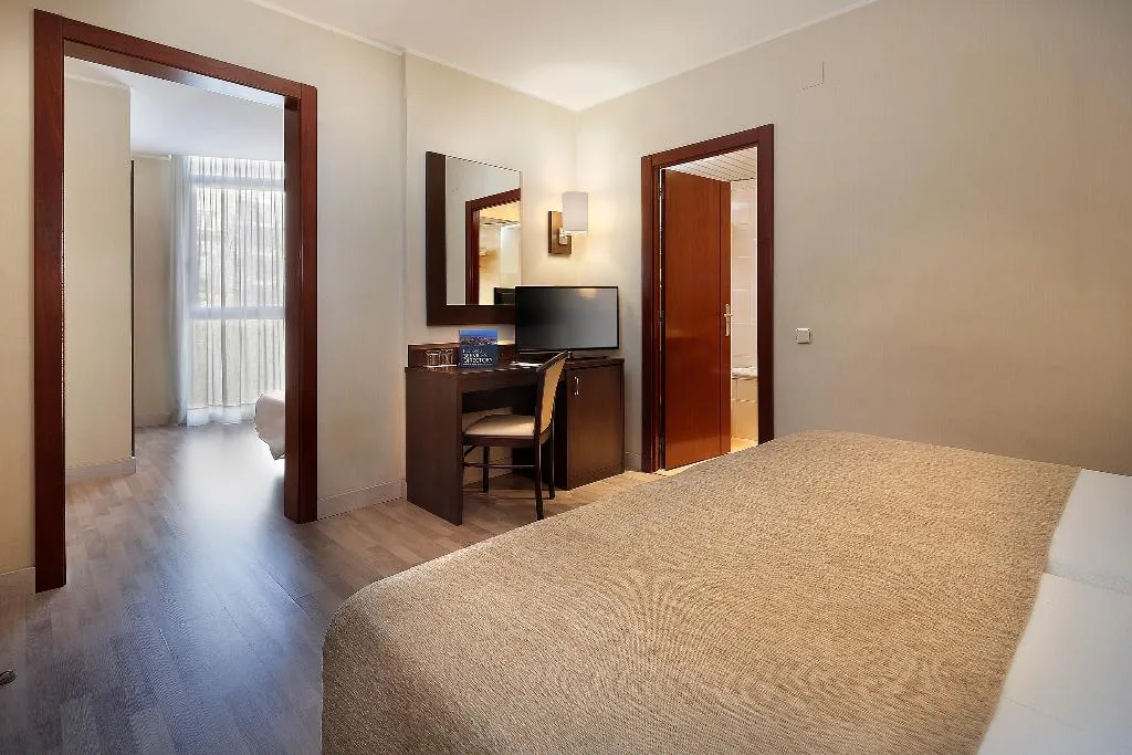 TRIPLE STANDARD Room, HCC Taber, Barcelona