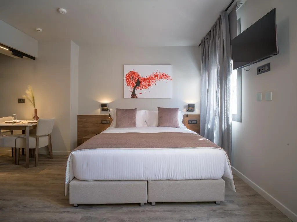 Double or Twin KING SIZE BED Room, Athens 507, Athens