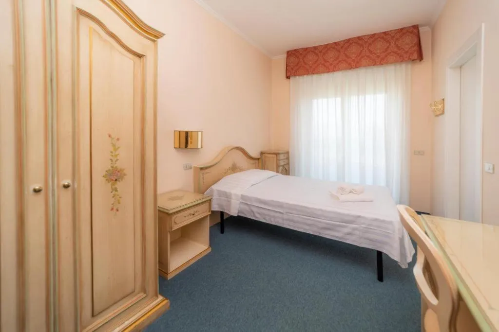 SINGLE STANDARD Room, Della Torre, Milan