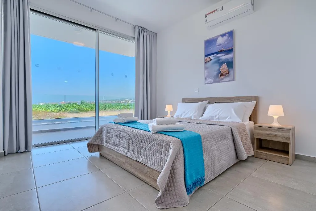 VILLA FIVE BEDROOMS WITH MORE THAN THREE BATHROOMS Room, Sea Point Villas, Cyprus