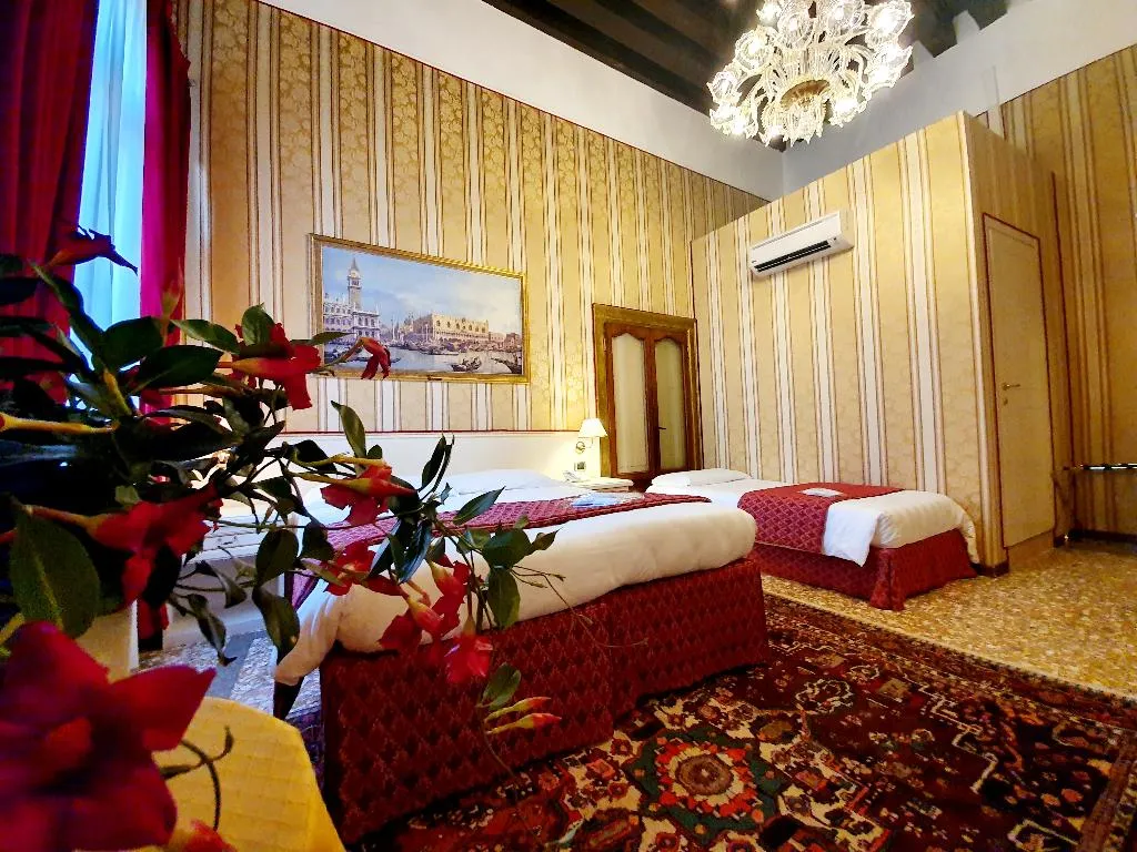 QUADRUPLE CANAL VIEW Room, Corte dei Greci, Venice