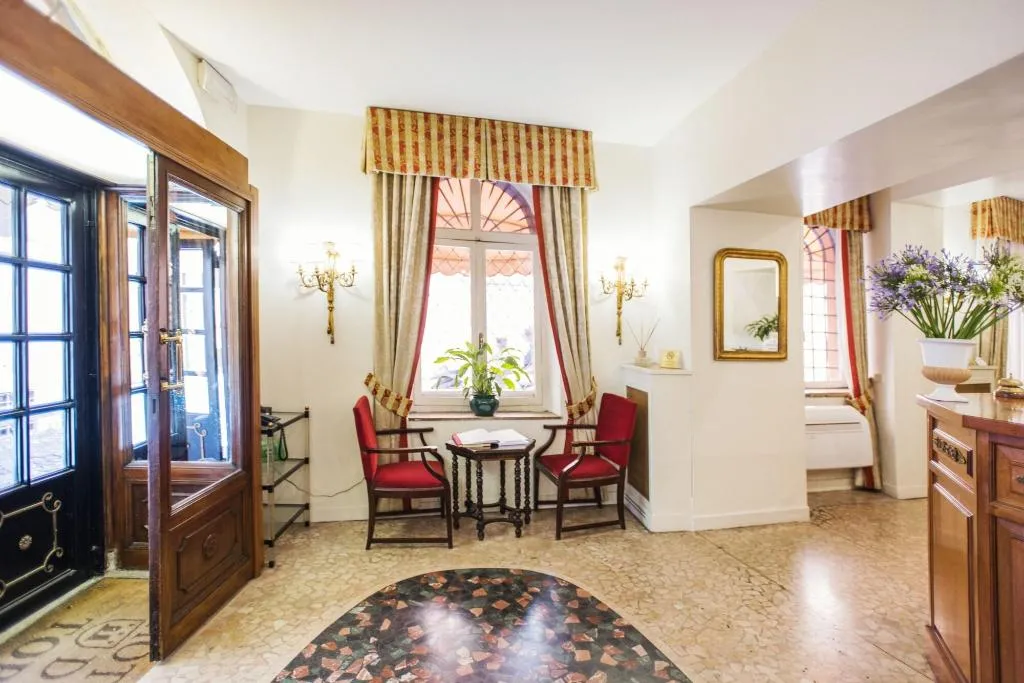 Lobby, Hotel Due Torri, Rome