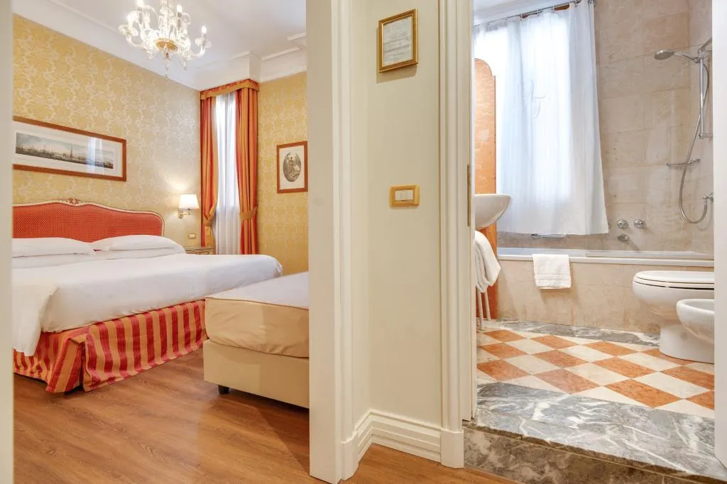 Double or Twin SUPERIOR Room, Antiche Figure, Venice