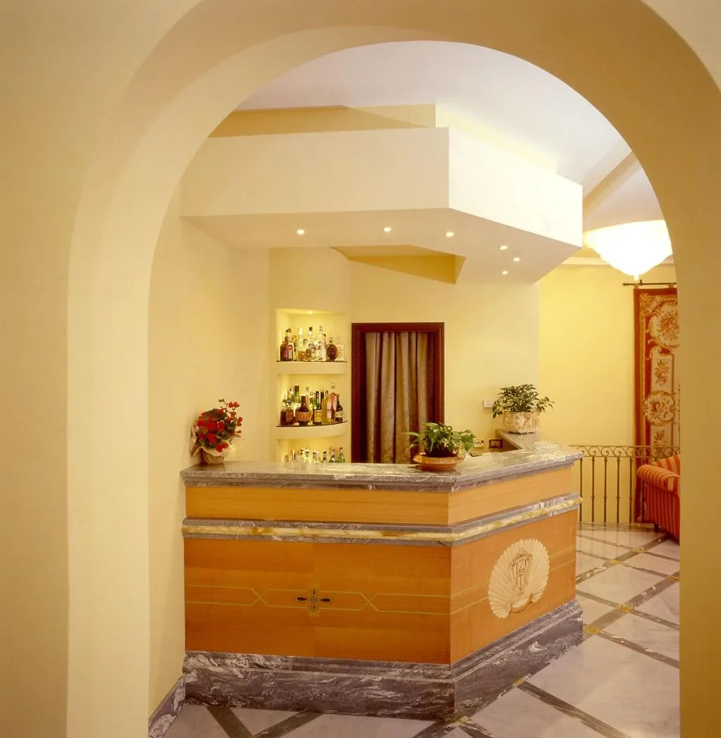 Lobby, Zi' Teresa, Naples