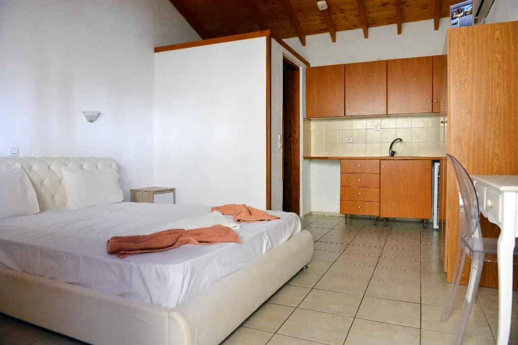 STUDIO LAND VIEW Room, Yalis Studios, Skiathos