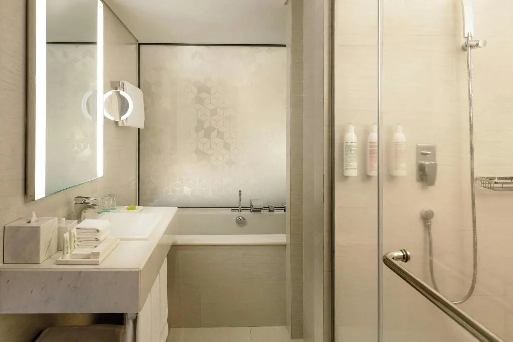 DOUBLE SUPERIOR SEA VIEW Room, Le Royal Meridien Beach Resort and Spa, Dubai