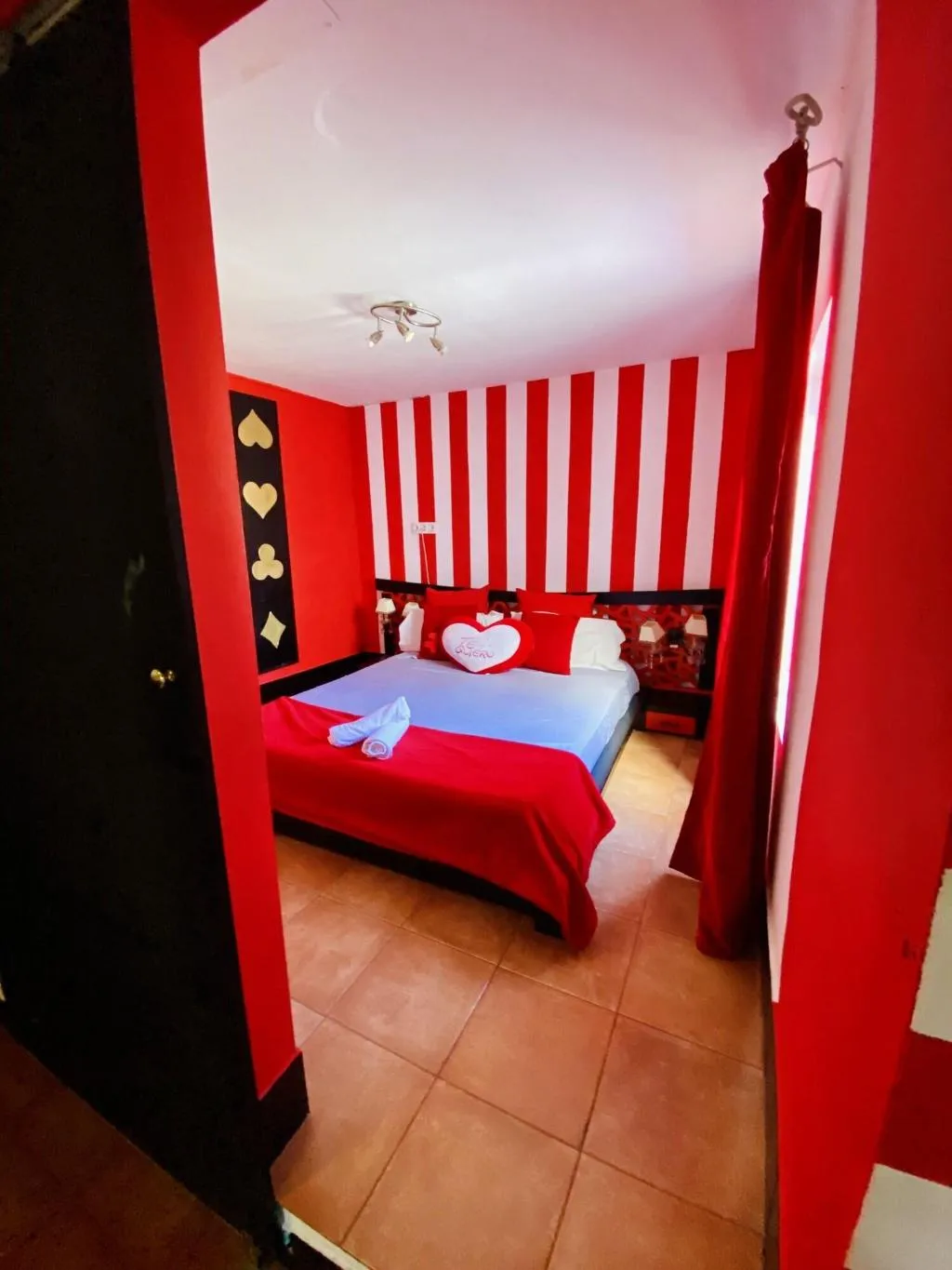 Room, Sevilla Kitsch Hostel Art, Seville