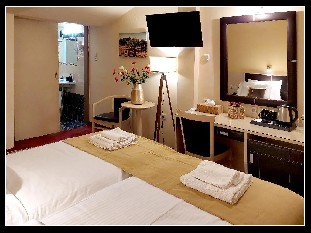 TRIPLE STANDARD Room, Lakonia, Athens