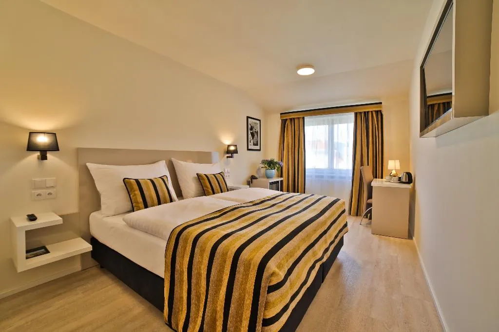 DOUBLE SUPERIOR WITH AIR CONDITIONING Room, Ariston & Ariston Patio Hotel Prague, Prague