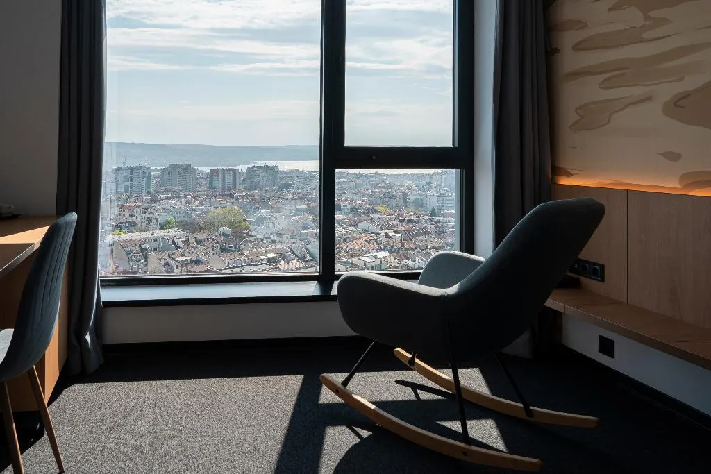 DOUBLE LAKE VIEW Room, Campus 90, Varna