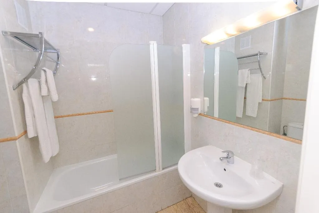 SINGLE STANDARD Room, Barajas Plaza, Madrid