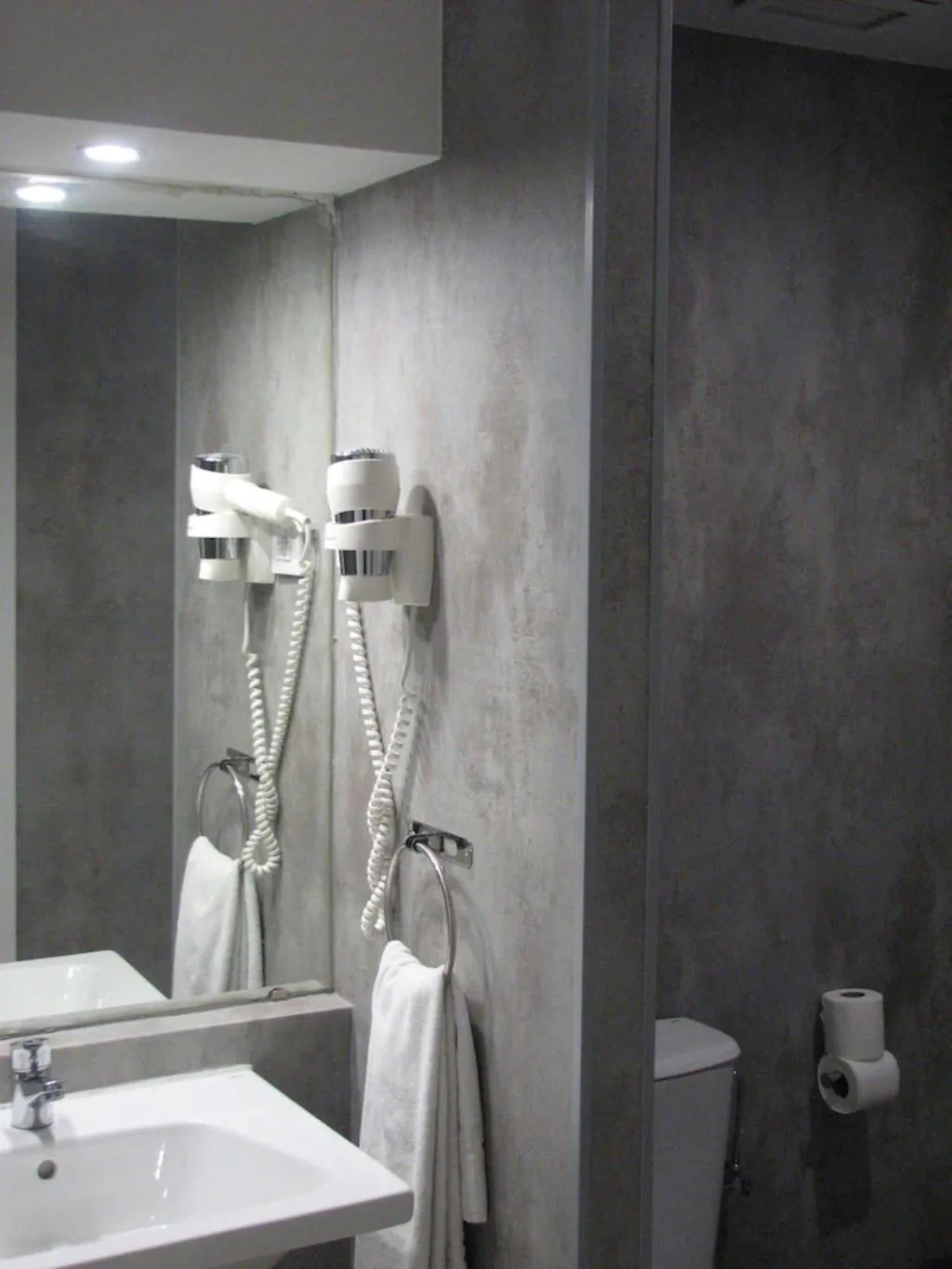 TRIPLE WITH DOUBLE BED Room, Apartamentos Recoletos, Madrid