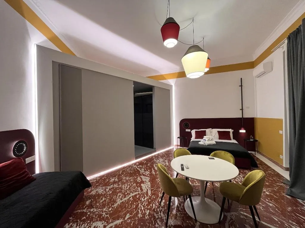 Room, Rettifilo 311, Naples
