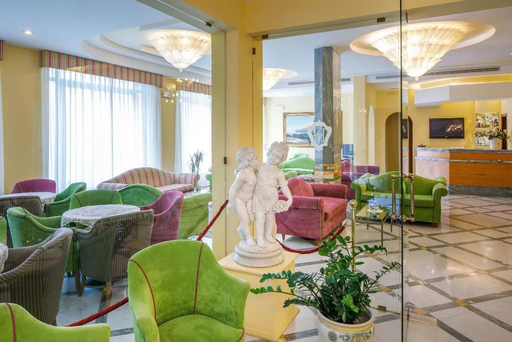 Lobby, Zi' Teresa, Naples