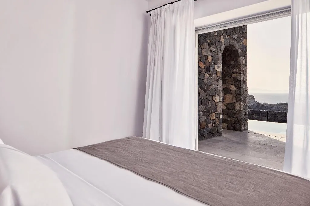 VILLA WITH PRIVATE POOL Room, Canaves  Epitome, Santorini