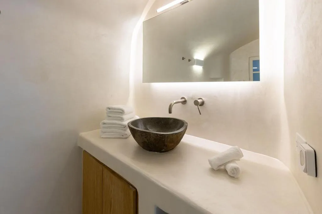 Room, Heavens Edge by Mr and Mrs White, Santorini