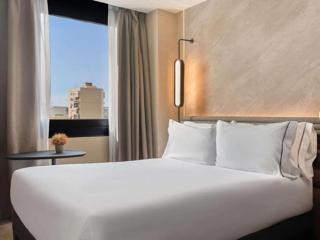 DOUBLE WITH DOUBLE BED Room, Novotel Valencia Lavant, Valencia