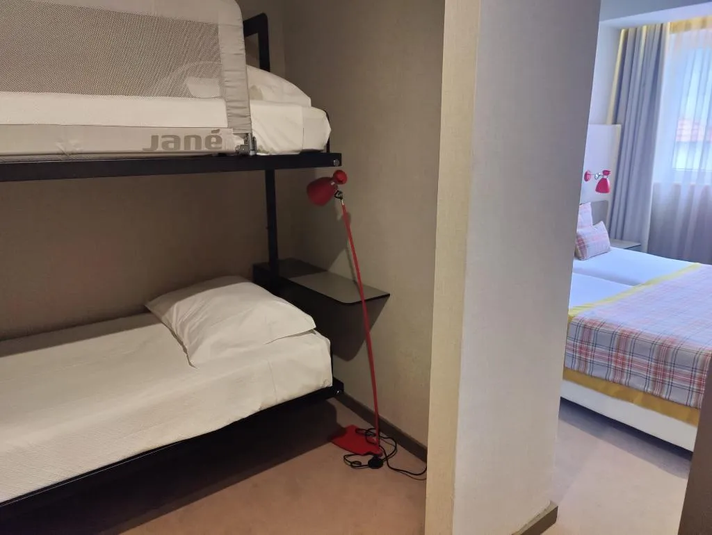 FAMILY ROOM SUPERIOR CAPACITY 4 Room, WOT Porto Soul, Porto