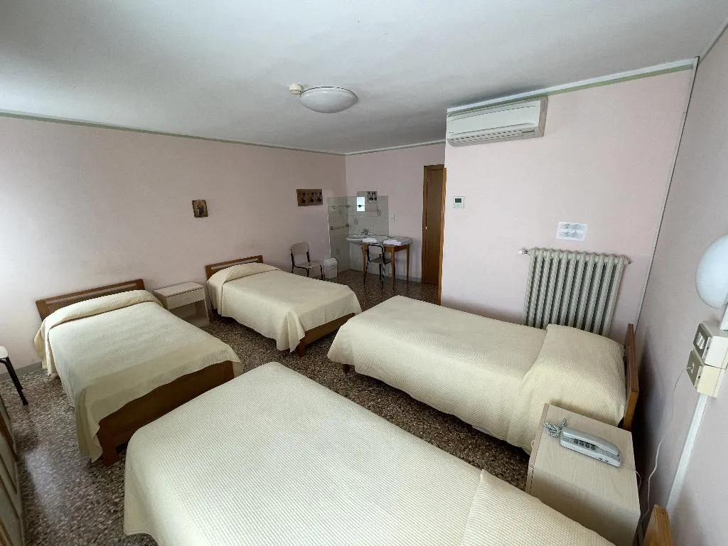 QUADRUPLE CANAL VIEW Room, Casa Caburlotto, Venice