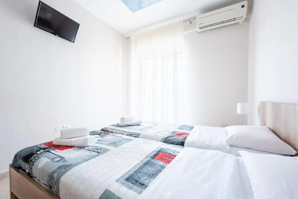 QUADRUPLE STANDARD Room, Milonas House Apartments, Halkidiki