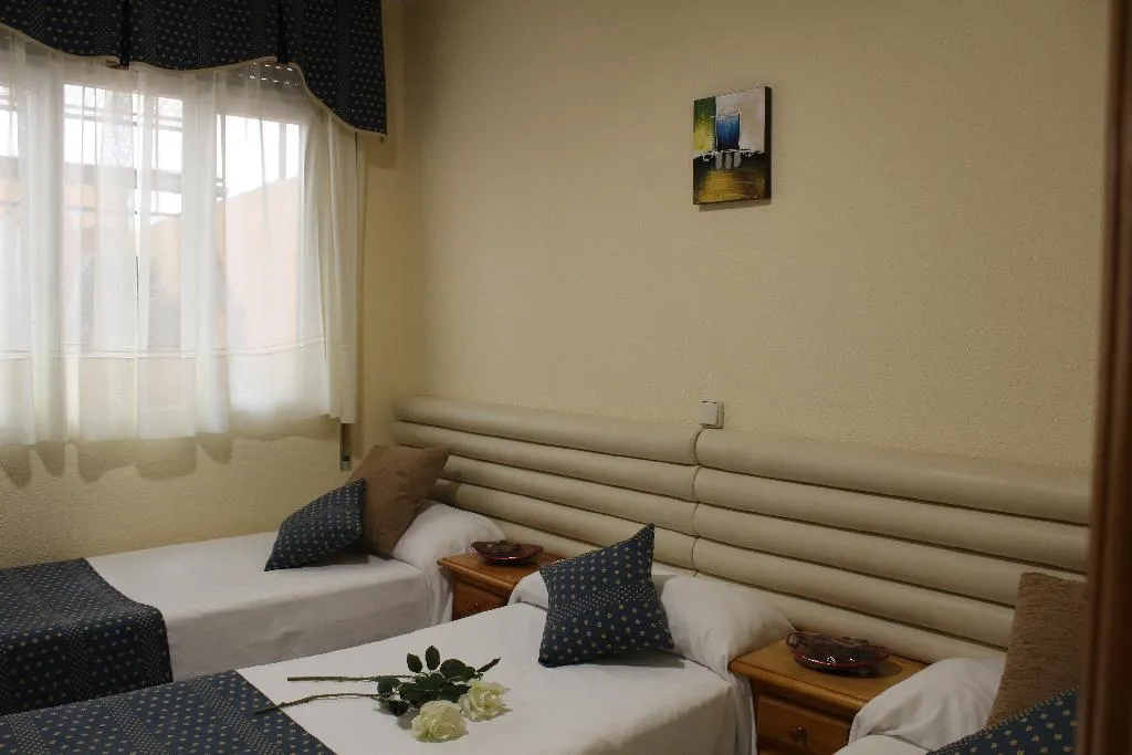 TRIPLE STANDARD Room, Cuatro Caños, Madrid