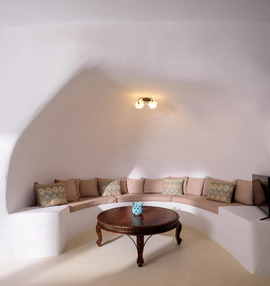 APARTMENT WITH JACUZZI Room, Kamares Apartments, Santorini