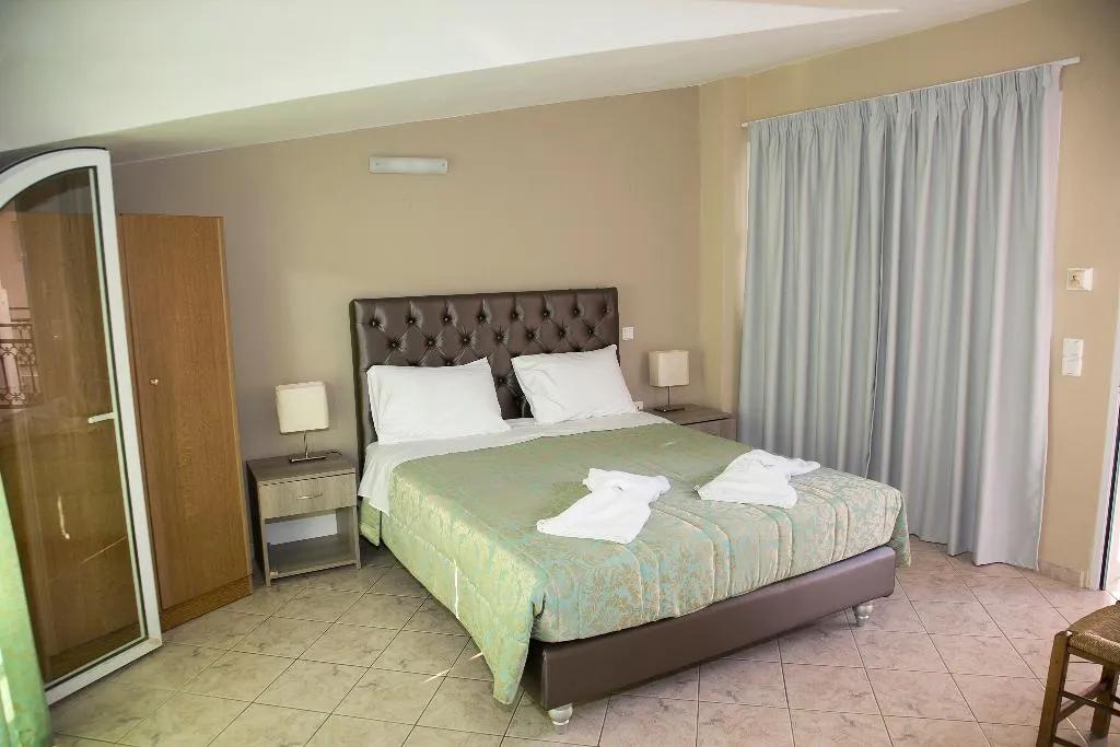 Room, Zoi Lixouri, Kefallinia