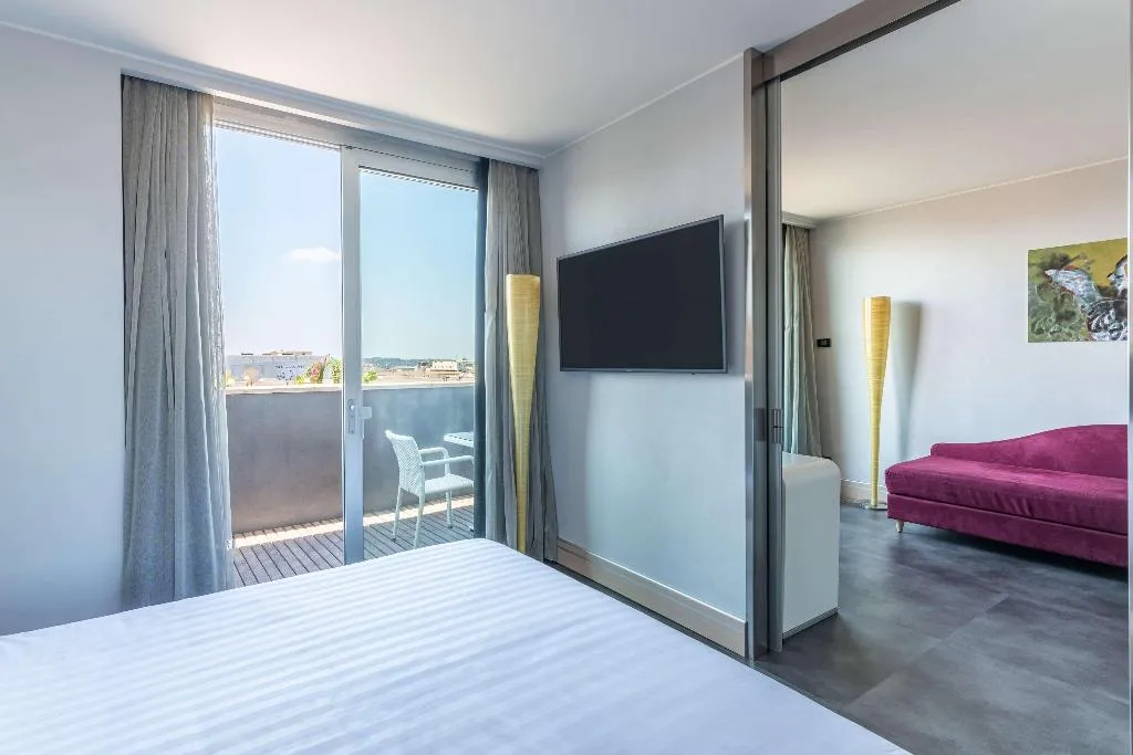 JUNIOR SUITE KING SIZE BED Room, Best Western Premier Hotel Royal Santina, Rome