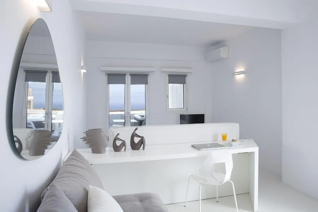 Room, May Seven Suites Hotel, Santorini