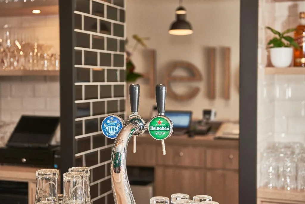 Bar, Holiday Inn Express Amsterdam - City Hall, Amsterdam