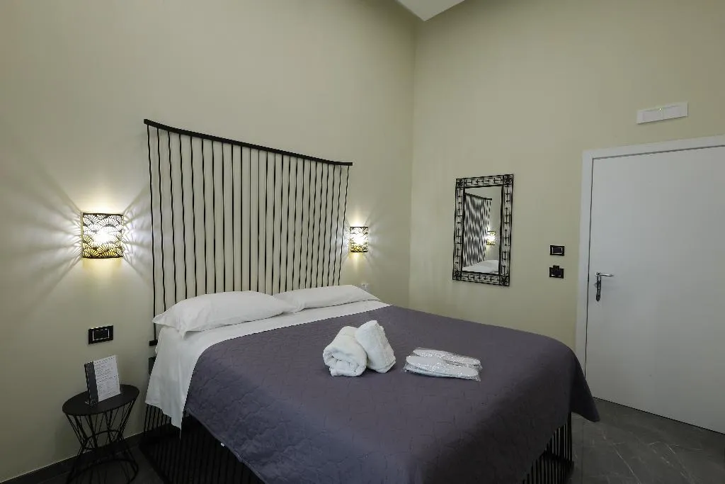 DOUBLE WITH BALCONY Room, Il salotto della regina, Naples