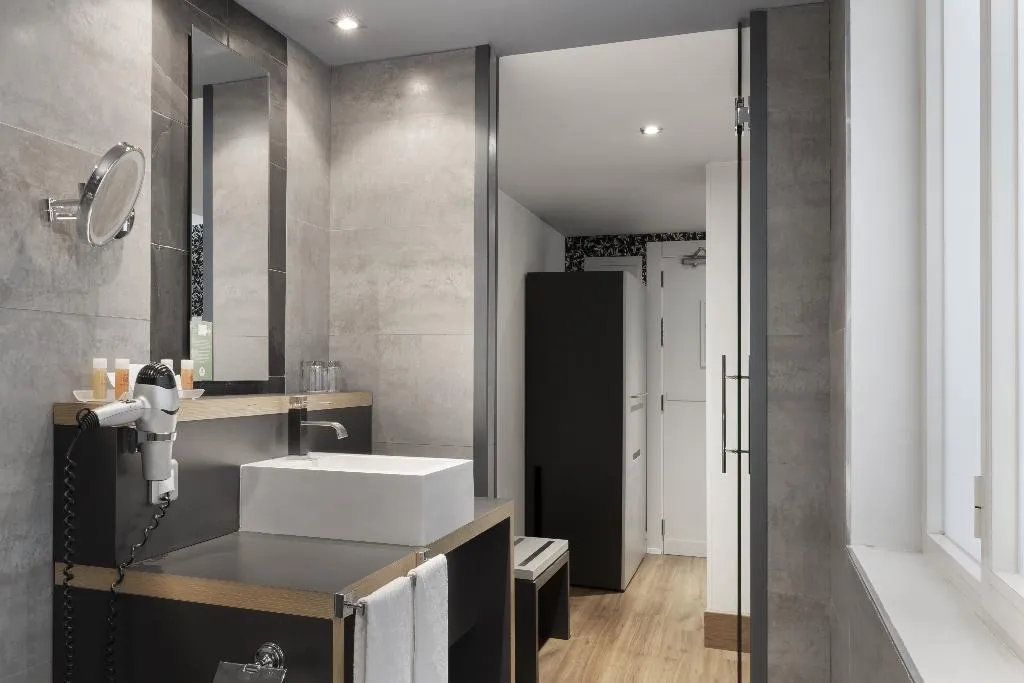 QUADRUPLE STANDARD Room, Petit Palace Plaza Mayor, Madrid
