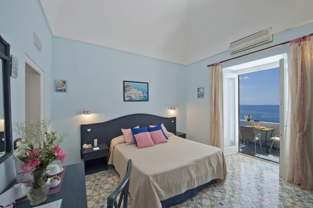 Room, Palazzo Talamo, Naples