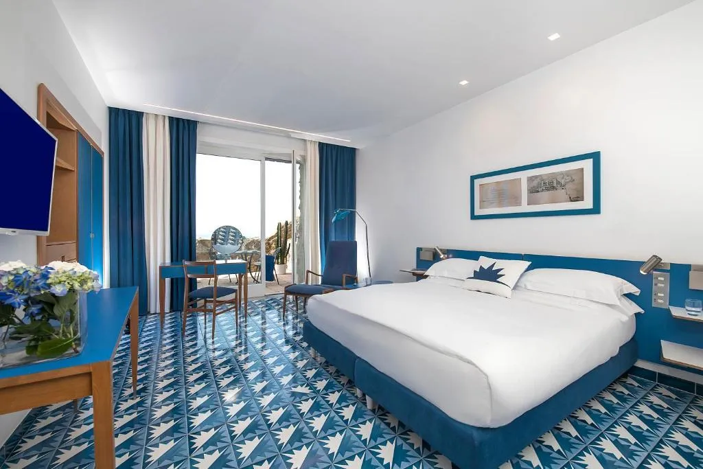DOUBLE DELUXE SEA VIEW Room, Parco Dei Principi, Naples