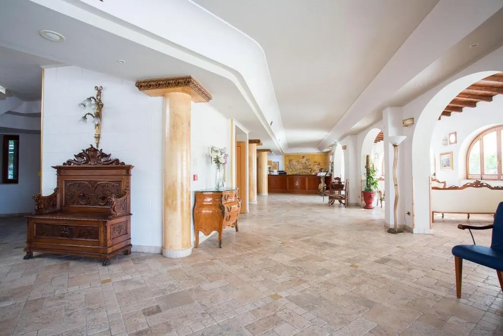 Lobby, Tritone, Catania