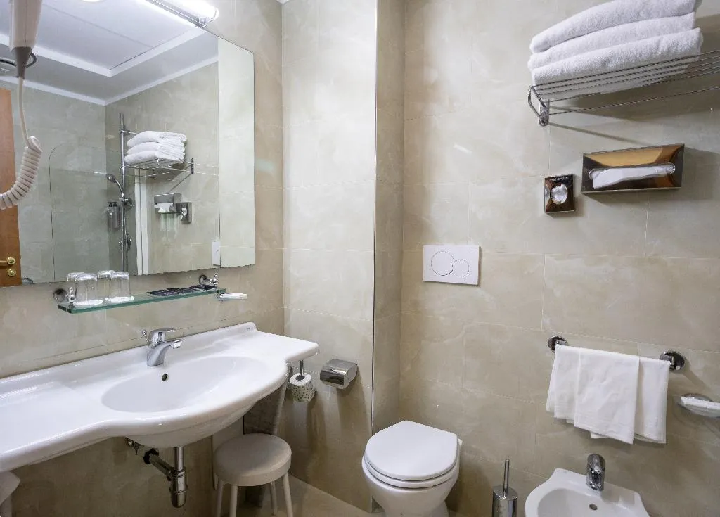 TRIPLE STANDARD Room, Grand Hotel Tiberio, Rome