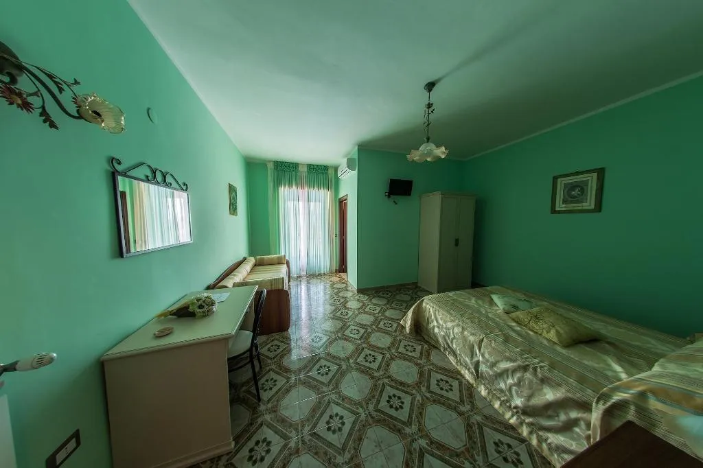 Room, La Mortella, Naples