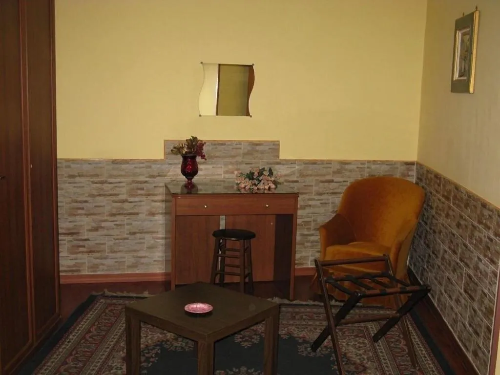 Lobby, Iris, Naples