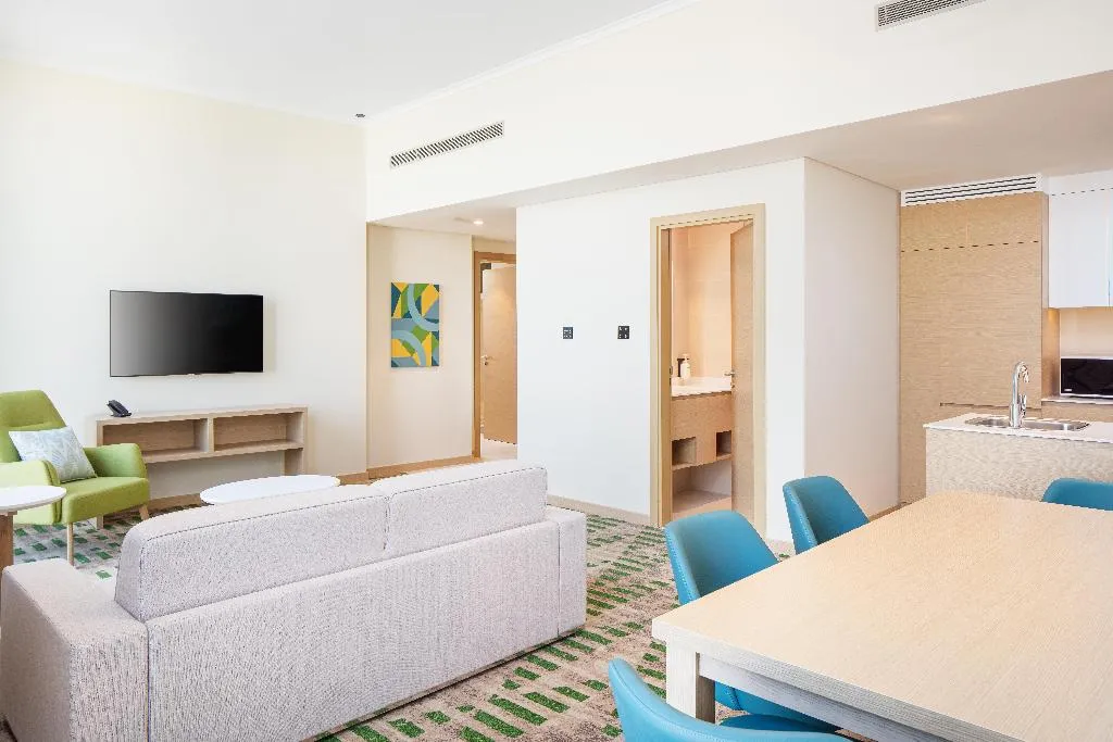 SUITE SMOKING PREMIUM Room, Holiday Inn Hotel & Suites Dubai Science Park, Dubai