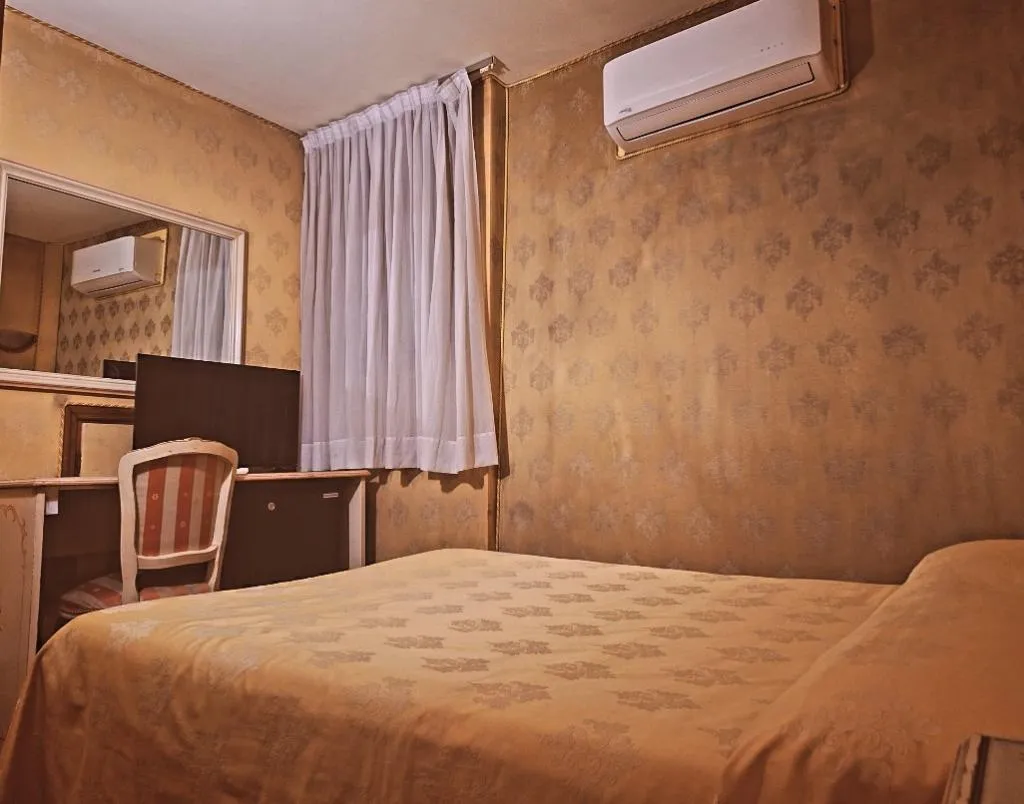 DOUBLE STANDARD Room, Lux, Venice