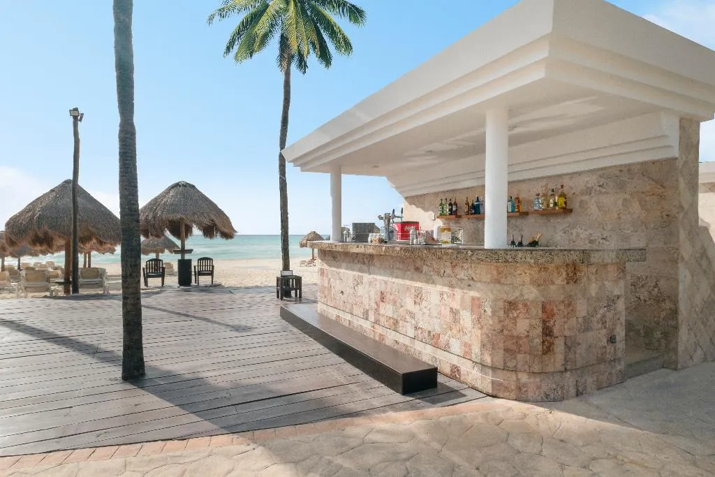 Bar, Iberostar Waves Quetzal All Inclusive, Cancun Area