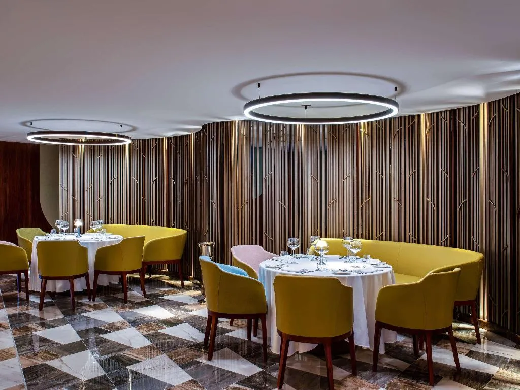 Restaurant, Queen Elizabeth 2, Dubai